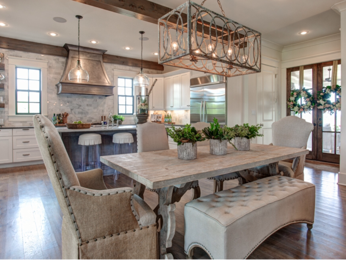Your Home: Choosing the Chandelier That's Right for the Room